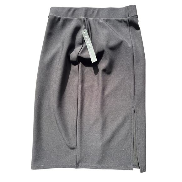 New Mix stretchy pencil black skirt 1 slit size Large Polyester/spandex NWT - Picture 1 of 6